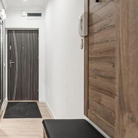 Apartment Chopina 4 *